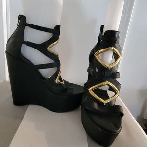 Steve Madden Black above the ankle Wedge Sandals
